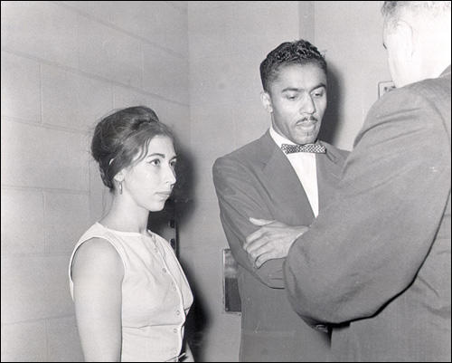 Janet Reinitz and Benjamin Elton Cox at the city jail in Little Rock (10th July, 1961)