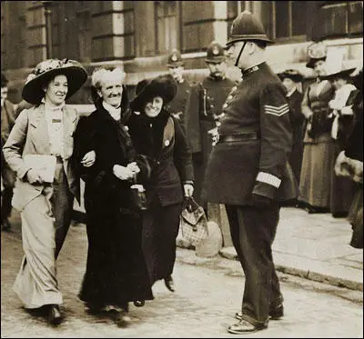 Edith How-Martyn, Charlotte Despard and Constance Tite (c.1909)