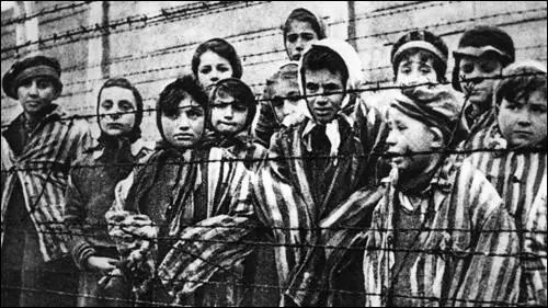 Prisoners in Auschwitz (1945)