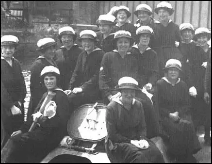 Members of the Women's Royal Naval Serviceon leave during the First World War.