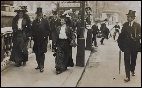 Herbert Asquith being accosted by Olive Fergus (left) and Catherine Corbett (right) on 28th April 1909.