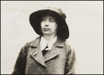 Olive Beamish (1913)
