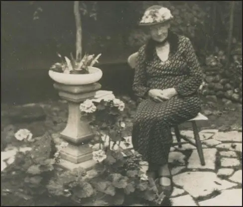 Minnie Turner in her garden