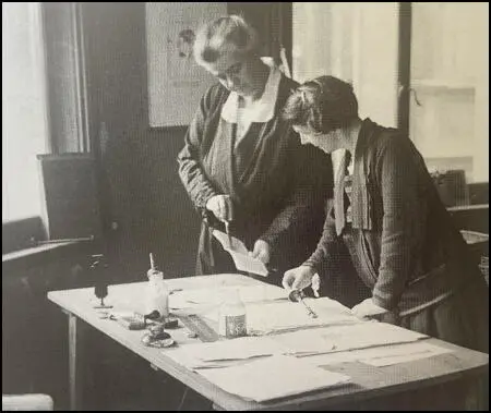 Helen Archdale (on the left) at the Time offices (c. 1922)