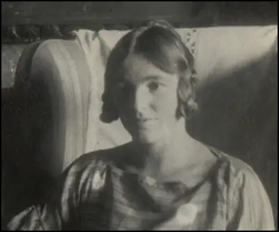 Dora Russell (1922)