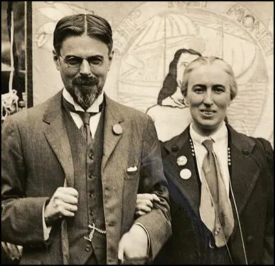 Laurence Housman and Clemence Housman (c. 1910)