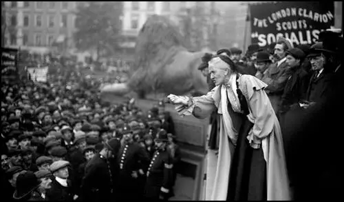 A meeting of the WSPU (left to right) Christabel Pankhurst, Jessie Kenney,Nellie Martel, Emmeline Pankhurst and Charlotte Despard.