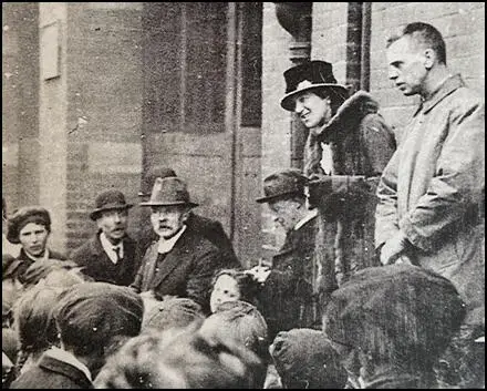 Margery Corbett Ashby campaigning at Ladywood, Birmingham (1918)