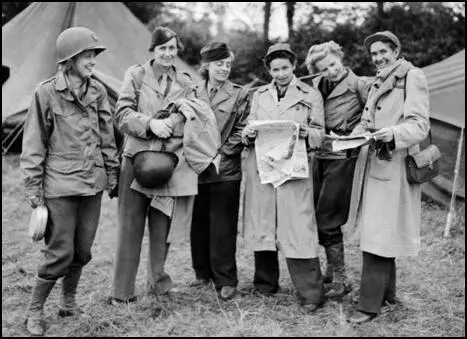 Ruth Cowan, Sonia Tomara, Rosette Hargrove, Betty Knox, Iris Carpenter, Erika Mann.