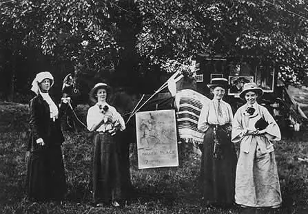 Helga Gill second from the left with members of the East Grinstead Suffrage Society (c. 1911)
