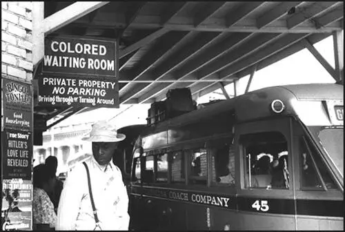 Bus station in Durham, North Carolina (May 1940)