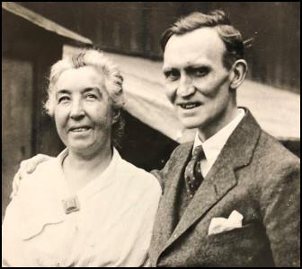 Julia Scurr and John Scurr (c. 1922)