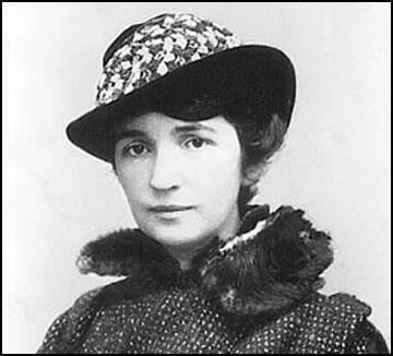 Margaret Sanger (c. 1915)