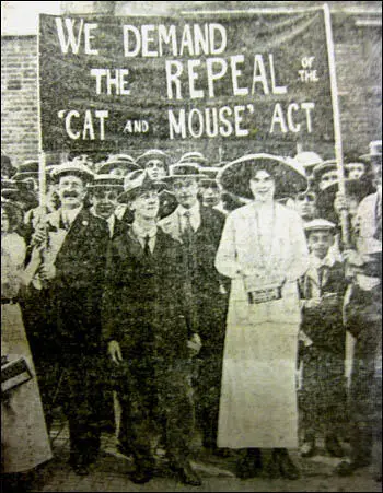 Miriam Pratt, surveillance photograph in Holloway Prison (1913)