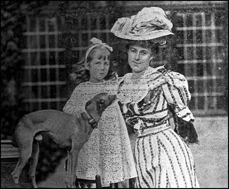 Countess Muriel De La Warr and daughter Idina (c. 1898)
