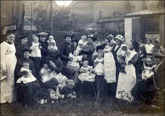 Norah Smyth took this photograh of the mother and baby clinic in Poplar (c.1915)