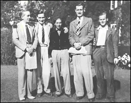 George Orwell (second from the right) with other veterans of the Spanish Civil War (1937)