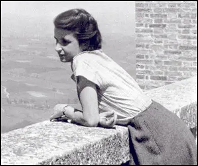 Rosalind Franklin (c. 1948)