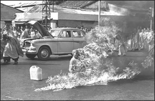 Thích Qu?ng �?c's self-immolation in Vietnam (11th June, 1963)