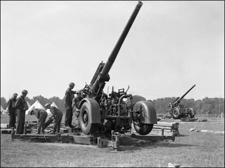 A 3.7-inch gun on a travelling carriage (1940)