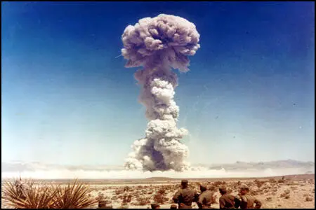First atom bomb test (July, 1945)