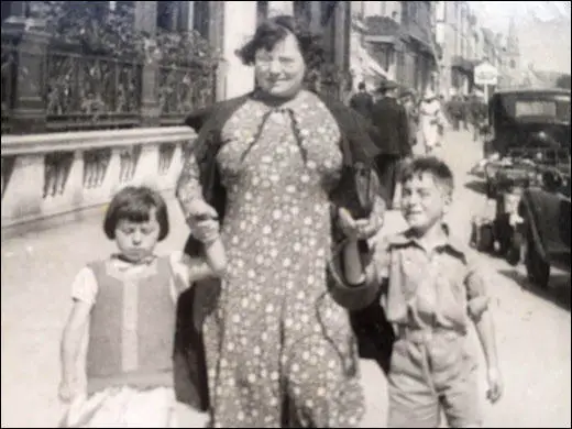 (9) Mum, (Dulcie), on the left with her mother and her favourite brother and protector, when young, Cliff (Clifford).