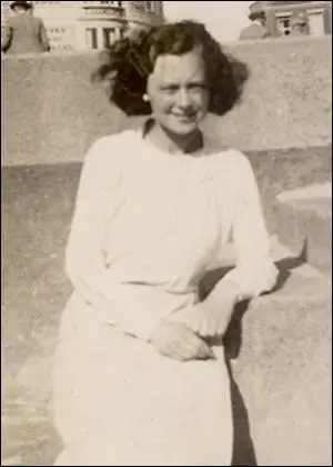 Muriel Hughes at the seaside (c. 1935)
