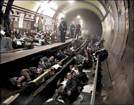 Londoners huddle in Aldwych Tube underground station (1940)
