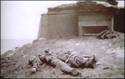 Soldiers waiting to be parachuted in France (6th June, 1944)