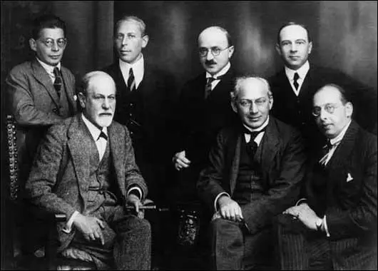 Standing, left to right, Otto Rank, Karl Abraham, Max Eitingon and Ernest Jones. Seated, left to right, Sigmund Freud, Sandor Ferenczi and Hanns Sachs.