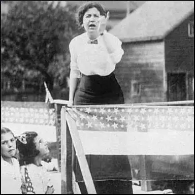 Elizabeth Gurley Flynn addressing strikers in Paterson (1913)