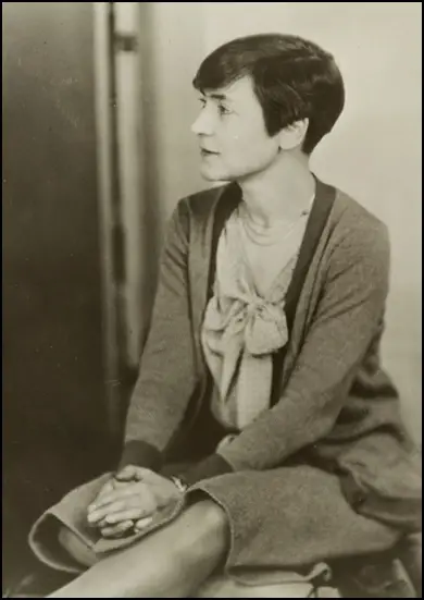 Suzanne La Follette