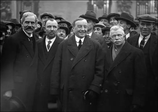 Ramsay MacDonald, Jimmy Thomas, Arthur Henderson and John R. Clynes outside Buckingham Palace (23rd January, 1924)
