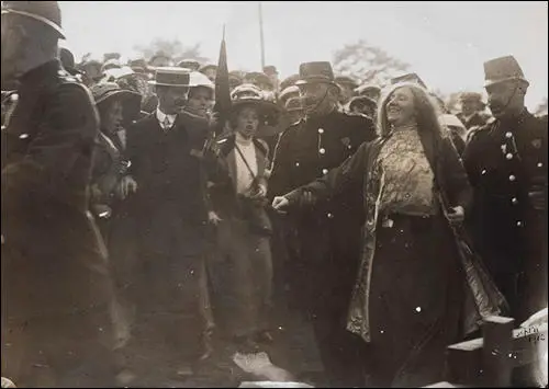 Kitty Marion being arrested on 5th September, 1912.