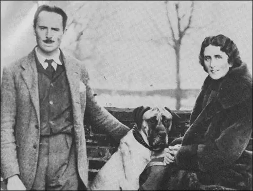 Cynthia and Oswald Mosley during the Smethwick election (December, 1926)