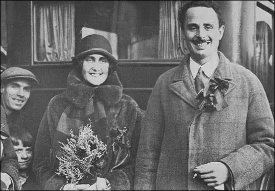 Cynthia and Oswald Mosley during the Smethwick election (December, 1926)