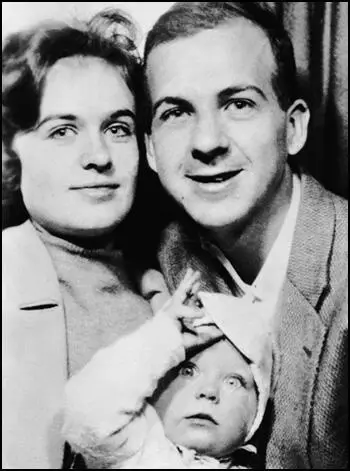 Lee Harvey Oswald, Marina Oswald and their daughter June