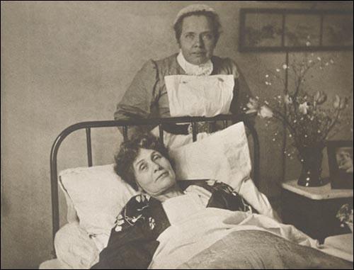 Emmeline Pankhurst and Catherine Pine (March, 1913)