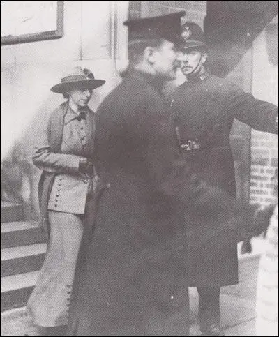 Mary Richardson leaving the court on 4th March 1914.