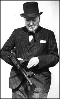 Winston Churchill with a Thompson submachine-gun.