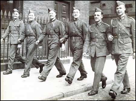 Bolton Wanderers players in 1939: Billy Ithell, Danny Winter, Jackie Roberts, George Caterall, Don Howe and Harry Goslin.