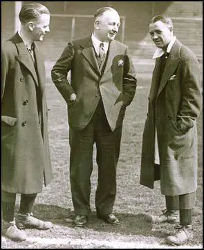 Bob John, Herbert Chapman and Alex James discuss tactics.