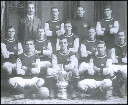 The Burnley team that won the 1914 FA Cup. Freeman is in the centre of the middle-row.