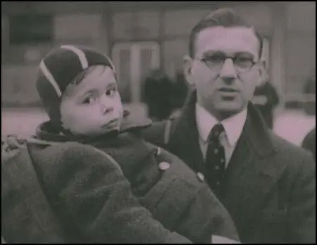 Nicholas Winton with one of the Jewish children he saved.