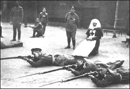 Maria Bochkareva, centre, supervising shooting practice.