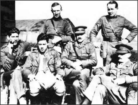 Mick Mannock (far left) with pilots from No 74 Squadron