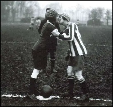 Two captains kissing before a game in 1921.