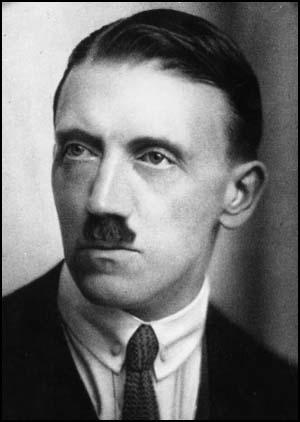  Adolf Hitler