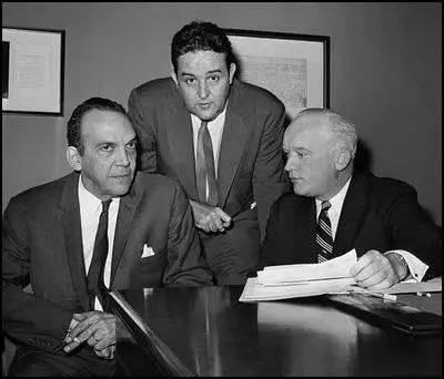 Alvaro Sanchez, Enrique Ruiz-Williams and attorney James Donovanduring negotiations for the release of prisoners (20th November 1962)