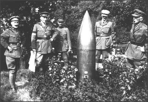 Beach Thomas (second left) on the Belgian Front